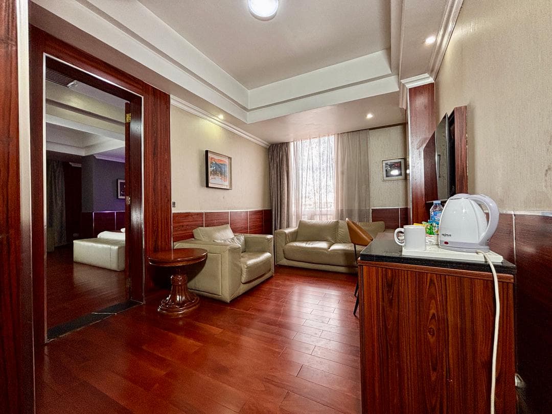 Luxury Suite at Airport Golden Tulip Hotel