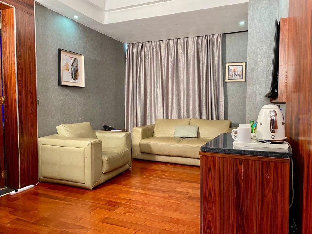 Suite Parlour